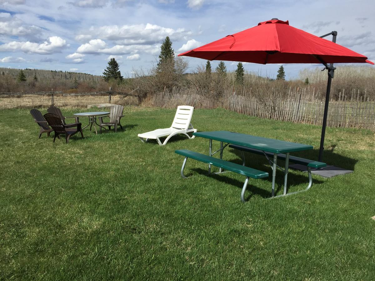 Bulldog Inns Sundre Exterior foto