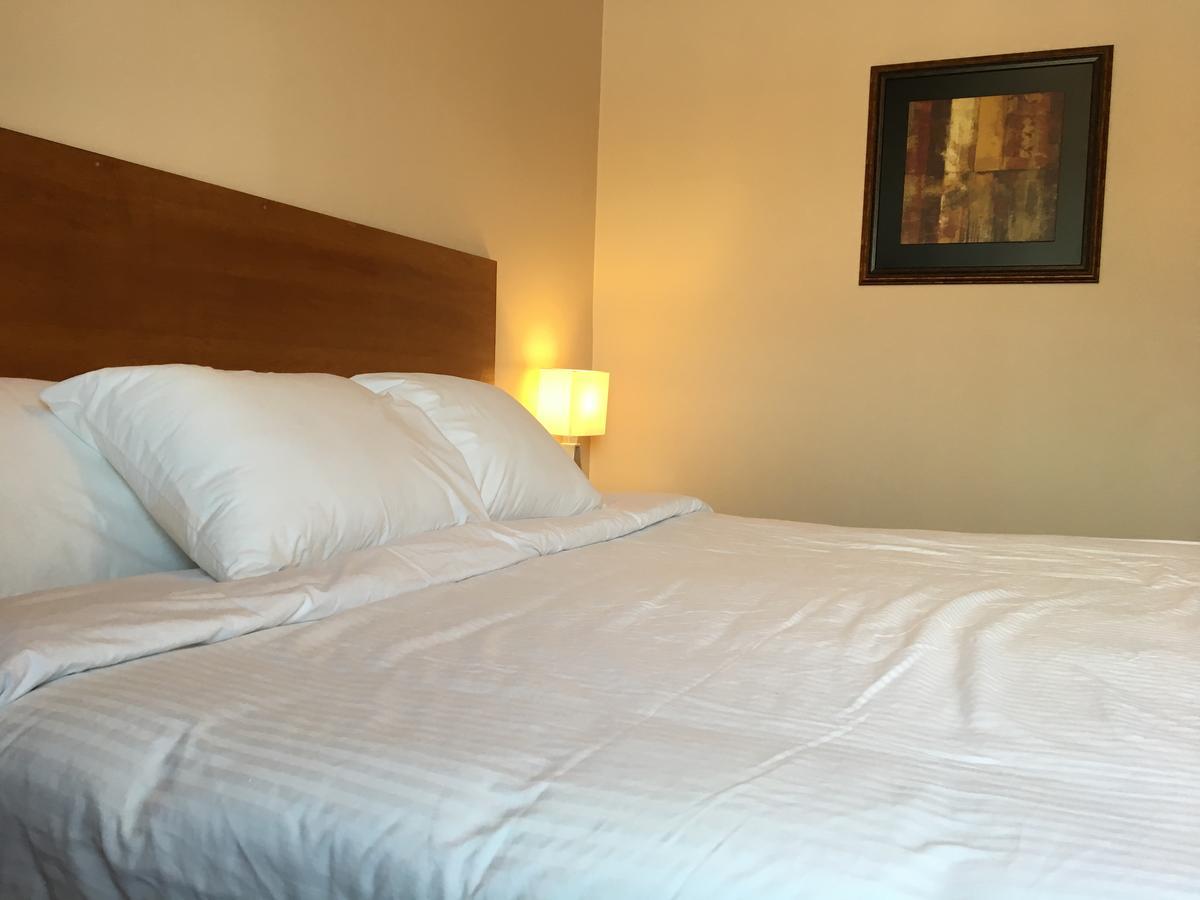 Bulldog Inns Sundre Exterior foto